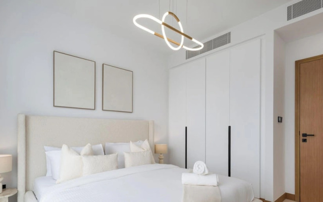 LUX  The Vida Marina Residence
