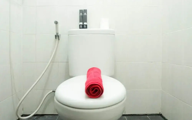 Comfy & Clean Studio Apartment at Puri Mas
