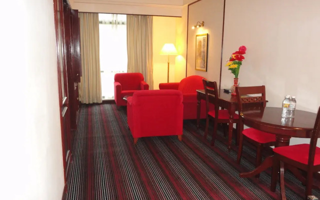 Golden Service Suite At Times Square