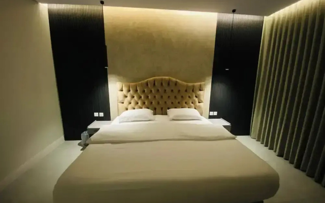 Leena Hotel