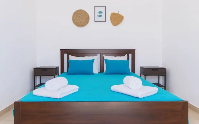Kamari Sunset Escape With Santorini Views