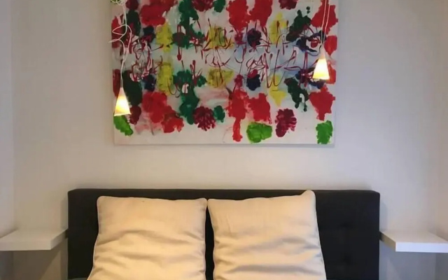 Huswell Artsy Family Apartment in City Center
