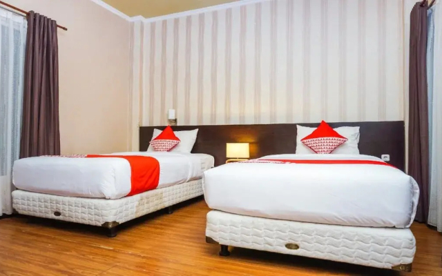 OYO 489 Hotel Triza