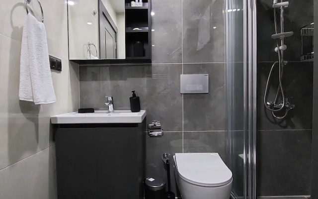 Professionally Maintained Spacious New Suites 5