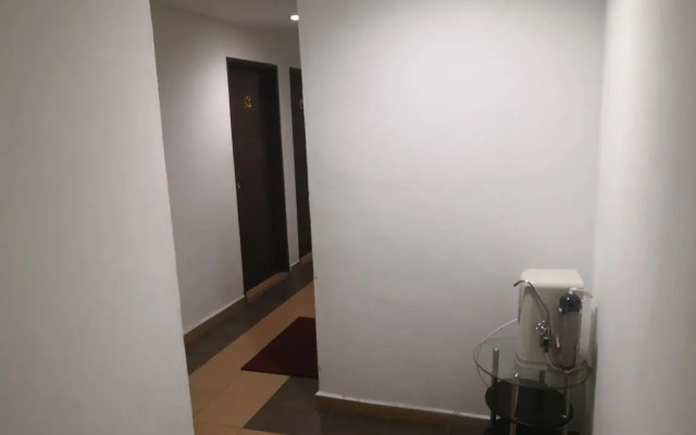 OYO 89585 Hotel Happy Inn