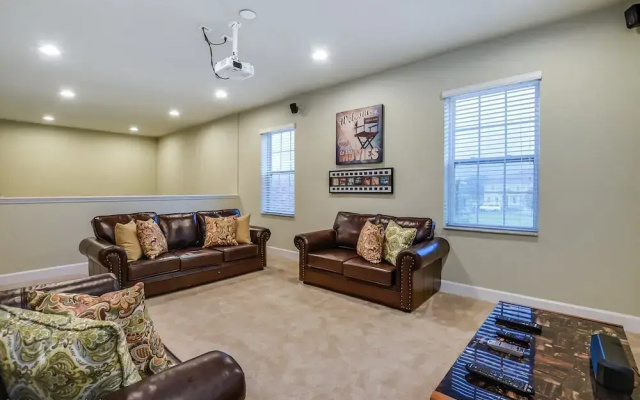 9 Bed Villa with Game Room, Pool & Spa