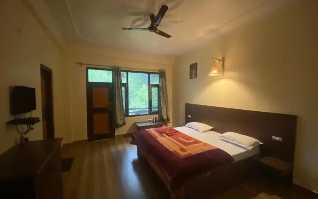 The Royal Orchard Kasol Riverside