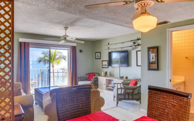 Beachfront Tavernier Abode w/ Balcony & Bay Views!