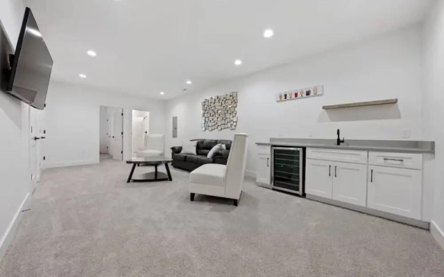 Jungle House Premier Residences – Downtown Columbus & Short North