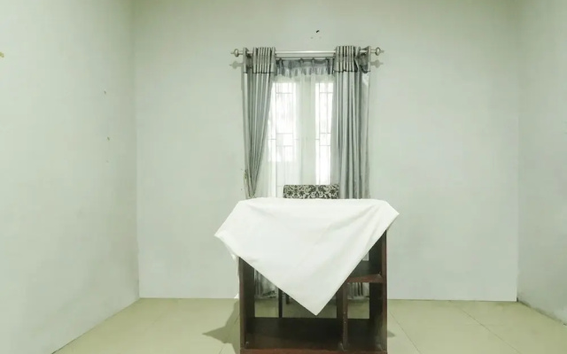 OYO 90490 Hotel Nyi Rindang