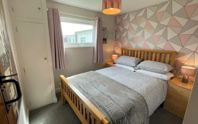 Sea Breeze Holiday Chalet, Convenient for Beach