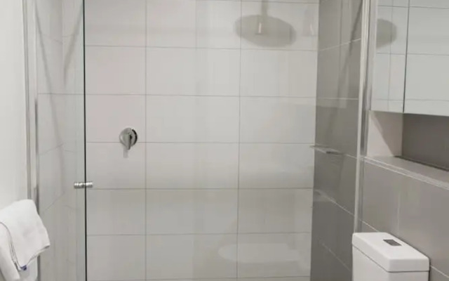 Modern Light-filled Luxury 1bedroom Apartment in South Melbourne