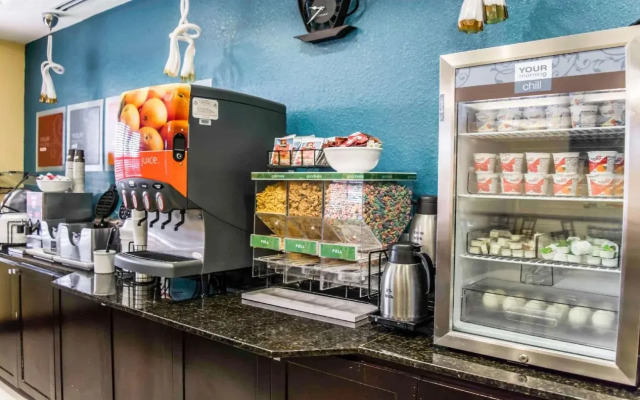 Comfort Inn & Suites Northeast - Gateway