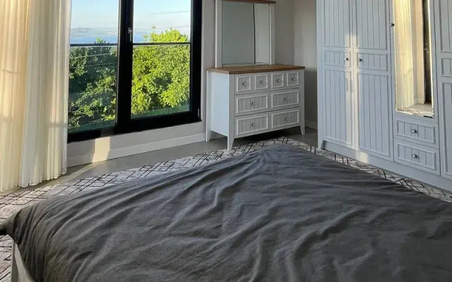 Hilltop House