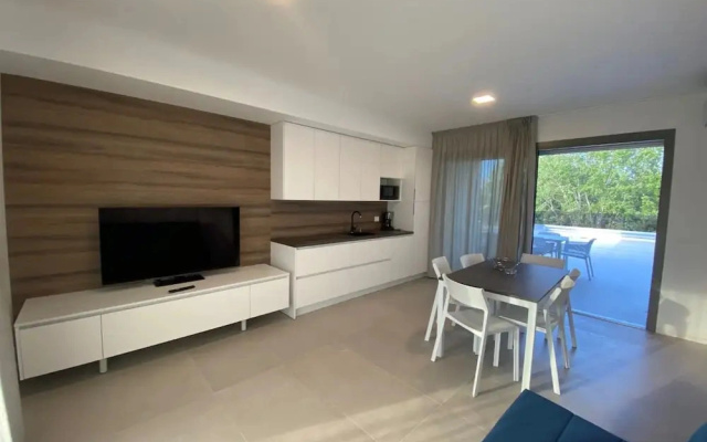 Bright Beachside Apartment With two Terraces