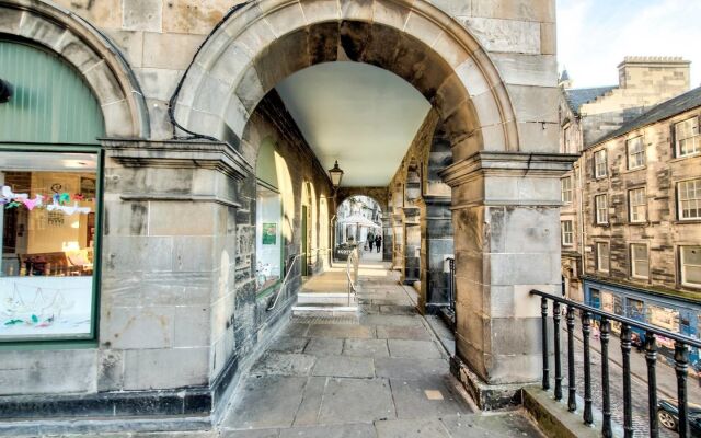 Отель Cosy Royal Mile Apartment Next To Castle Великобритания, Эдинбург - отзывы, цены и фото номеров - забронировать отель Cosy Royal Mile Apartment Next To Castle онлайн