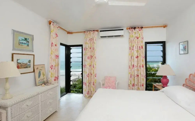 Oceanfront Elegance: Lovely Home With Views