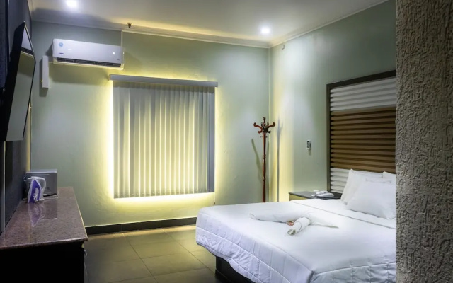 Crown Hotel Piarco