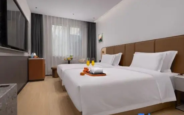 Huanrui Hotel (Loong Boat Race Center)