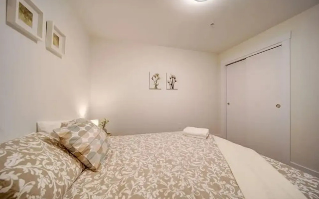 Luxurious Modern 2BR Condo Slps-5 Coffee AC Wifi