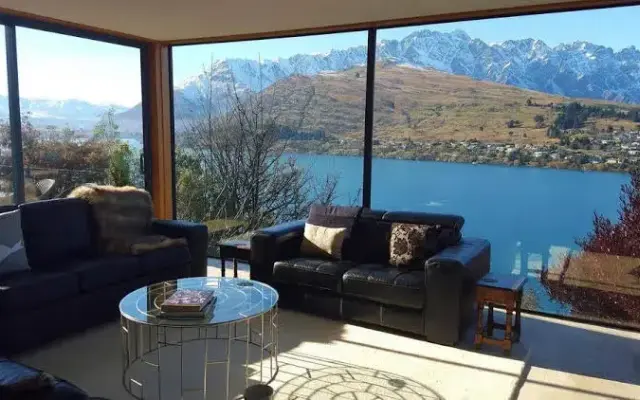 Amour Queenstown Bed and Breakfast
