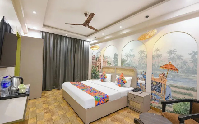 Fabhotel The White Pepper