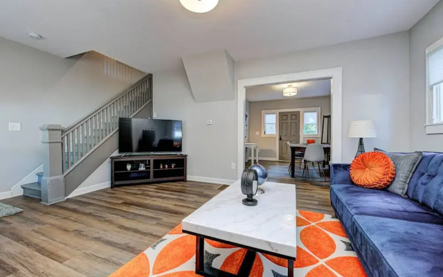 Chic Spacious Downtown Retreat
