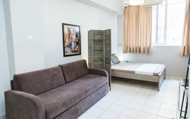 Cozy and Comfy Central Athens Apt.