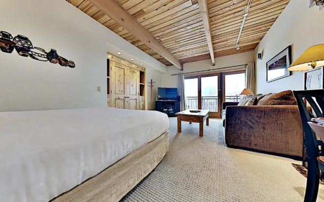 Timberline Condominium Studio Deluxe Unit 215