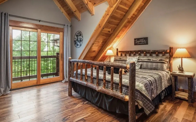 Grand Mountain Getaway 8 Bedroom Home by Redawning