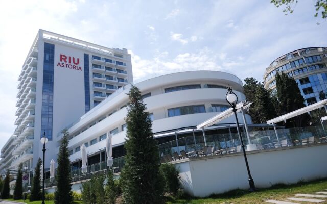 Отель RIU Hotel Astoria Mare - All Inclusive Болгария, Золотые пески - отзывы, цены и фото номеров - забронировать отель RIU Hotel Astoria Mare - All Inclusive онлайн вид на фасад