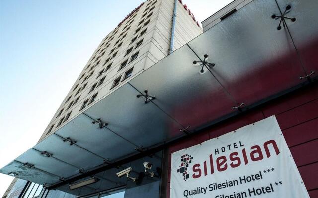 Economy Silesian Hotel вид на фасад