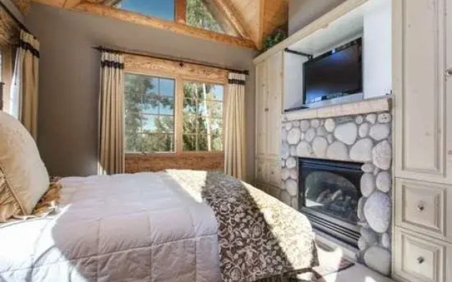 Tall Timbers Lodge - 5 Bedrooms Home
