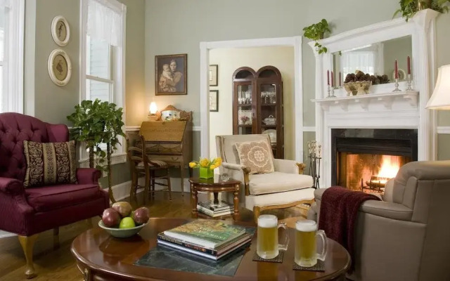 Maple Leaf Inn
