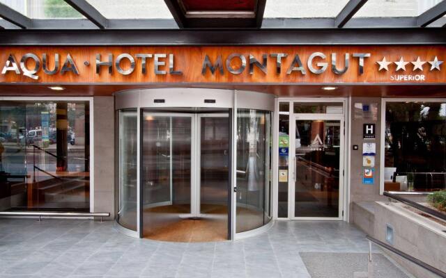 Aqua Hotel Montagut Suites вид на фасад
