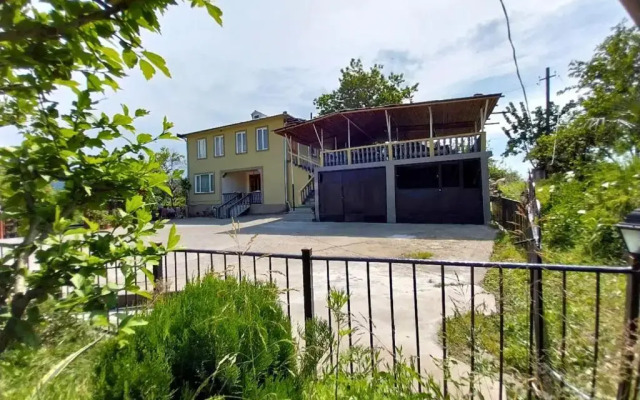Lana's Guest House