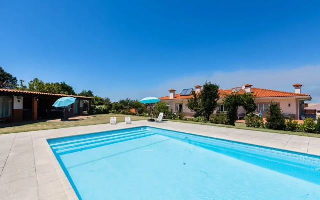 Sunny Country House with Swimming Pool