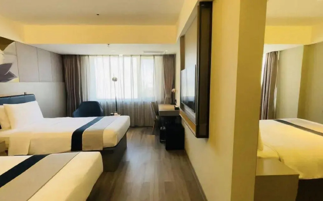 Homeinn Selected Hotel (Dandong Railway Station Post and Telecommunications Building)