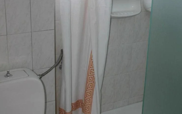 Regina Studios & Hotel