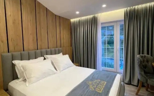 Reign Hotel