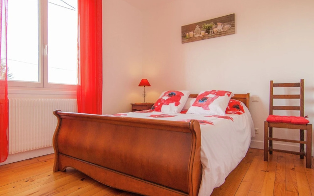 Cozy Garden Retreat Malemort