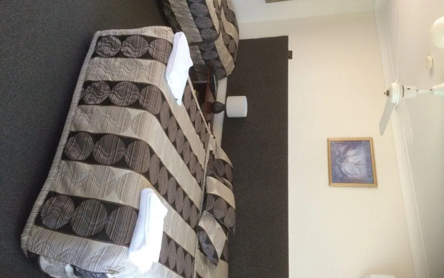 Hanging Rock Family Motel