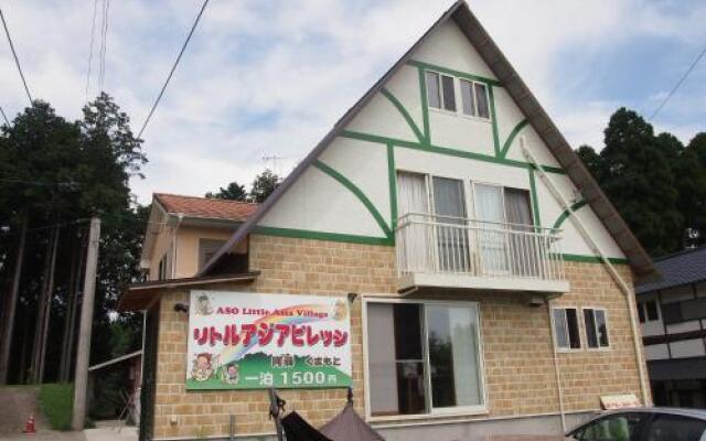Отель Kumamoto Guesthouse Minami Aso Little Asia Минамиогуни вид на фасад