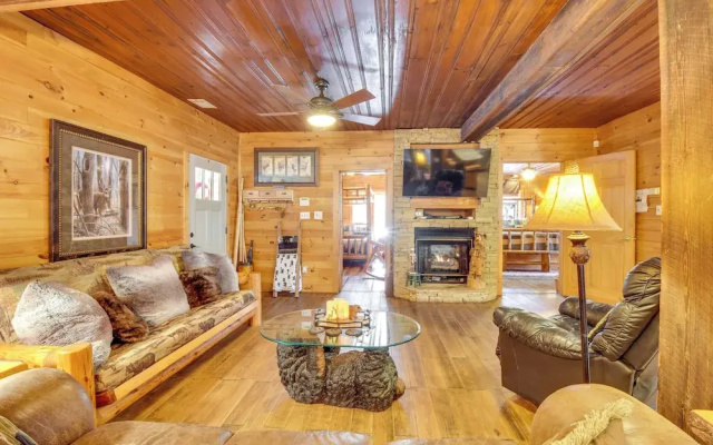 Riverfront Helen Cabin w/ Hot Tub & Deck!