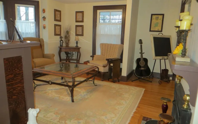 Farmhouse Inn B&B