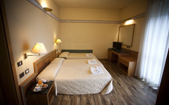 Hotel Marina Bay Римини комната для гостей