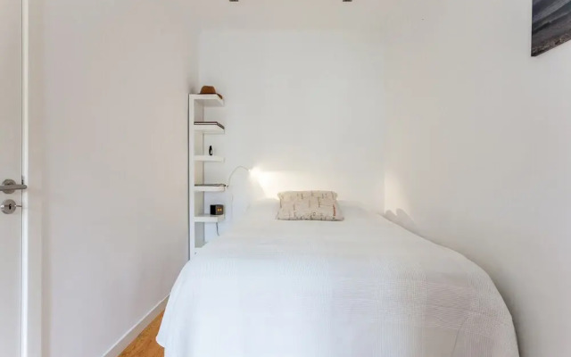 ALTIDO Charming 1BR Apt w/workspace in Sao Bento