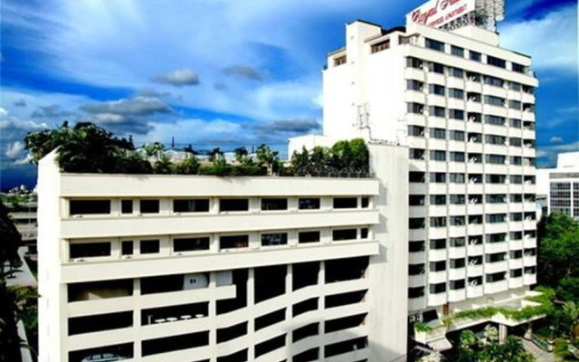 Отель Royal Suite Residence Boutique Бангкок вид на фасад