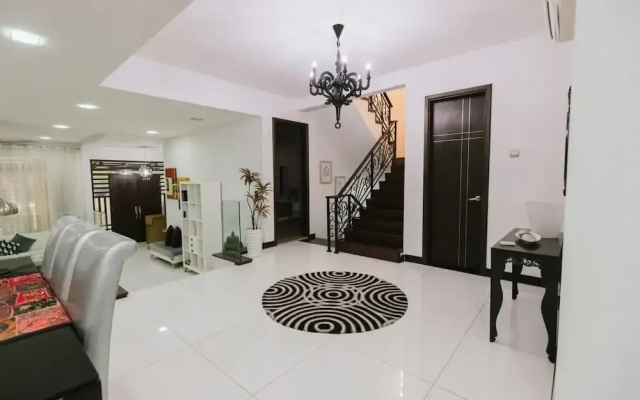 Spacious Luxury 6BR Home in Kemensah, KL