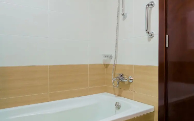 OYO Home 233 1BHK Marina Suites